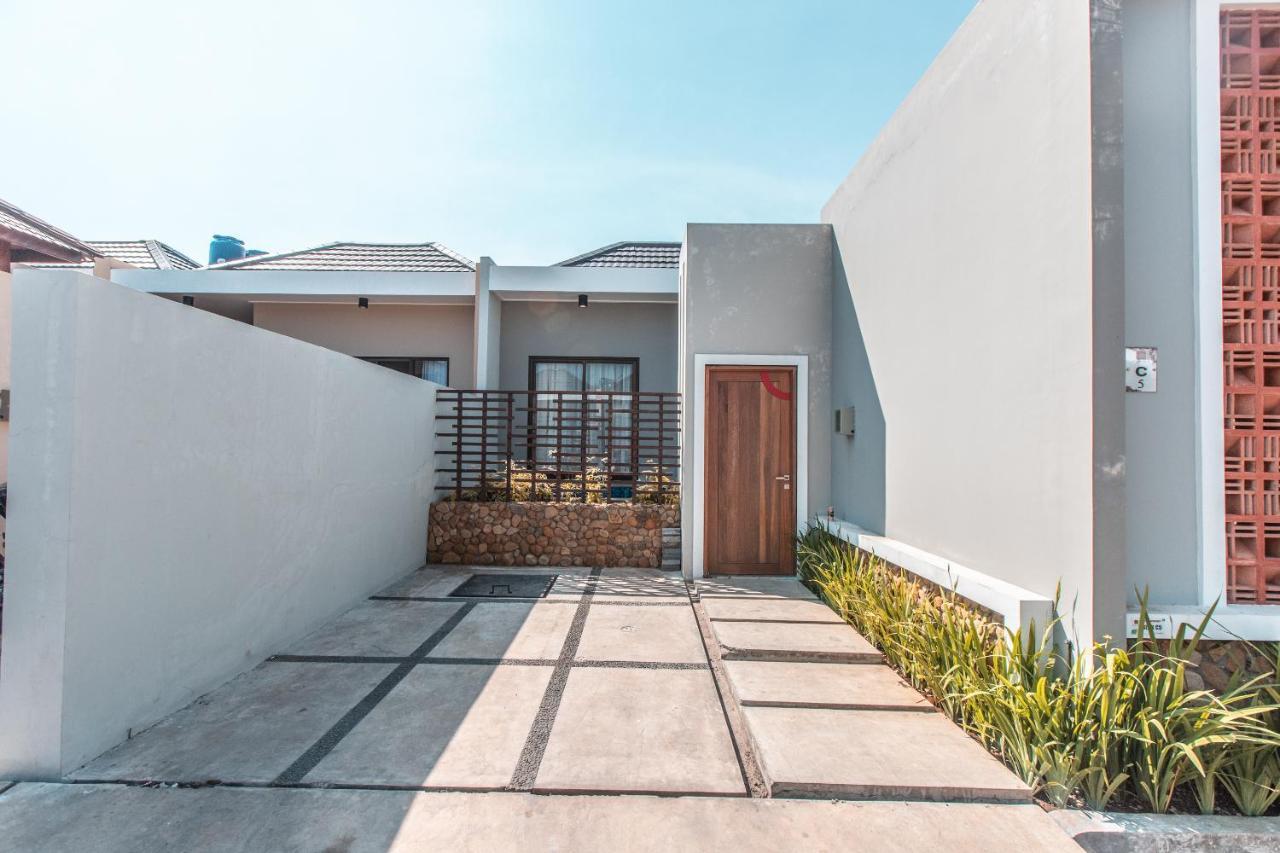 Collection O 9 Villa Ubud Anyer Exterior foto